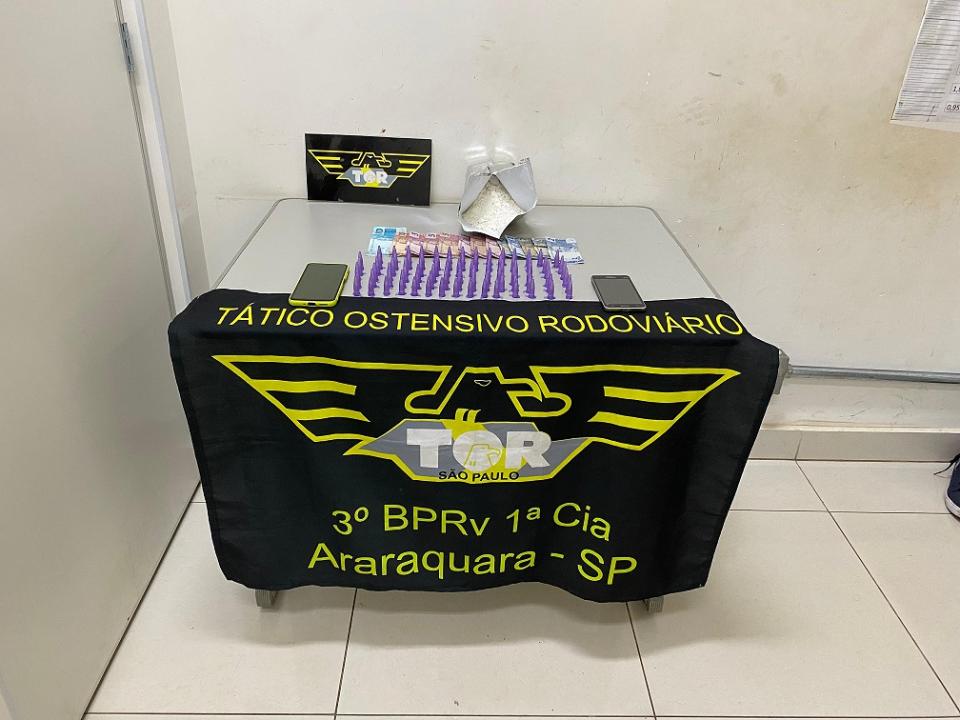 Foto 3 de 3 — Casal é preso com mais de 1 kg de cocaína na SP-255 em Boa Esperança do Sul